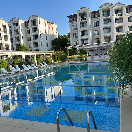 Apartman дизайнерско студио ,смокиня,созопол,5 звезден затворен комплекс,4 басейна,1ва линия море Szozopol