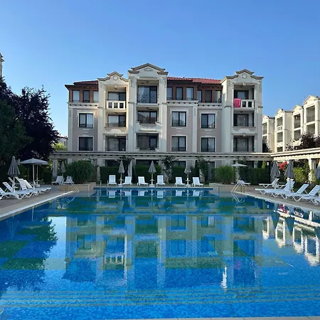 Appartement дизайнерско студио ,смокиня,созопол,5 звезден затворен комплекс,4 басейна,1ва линия море *